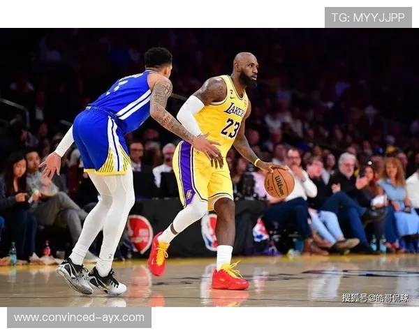 詹姆斯领衔湖人队大胜勇士 新赛季首战展现王者风范