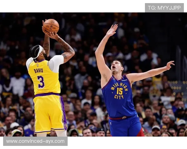 NBA最新动态：詹姆斯领衔湖人冲击季后赛，勇士迎战太阳展现强势实力